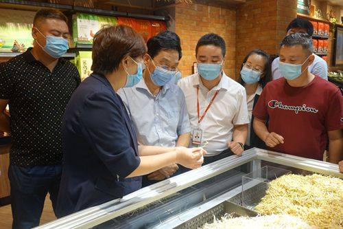 邯鄲市市場(chǎng)監(jiān)管局強(qiáng)化中秋國(guó)慶“雙節(jié)”期間食品與特種設(shè)備銷售安全督查工作